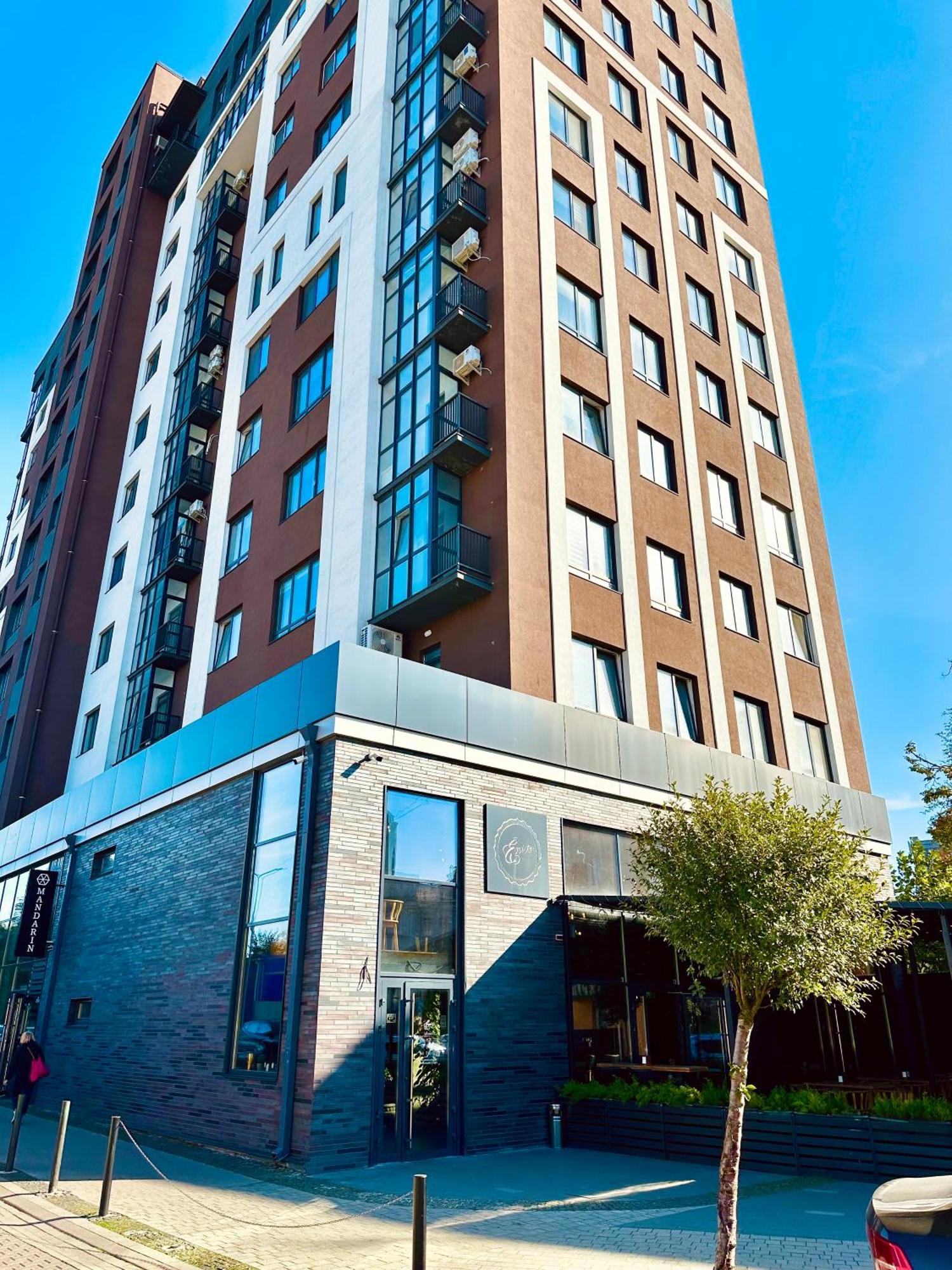 Comfortable Apartments With A Coffee Machine In The City Centre, Zlata Plaza Rivne Esterno foto