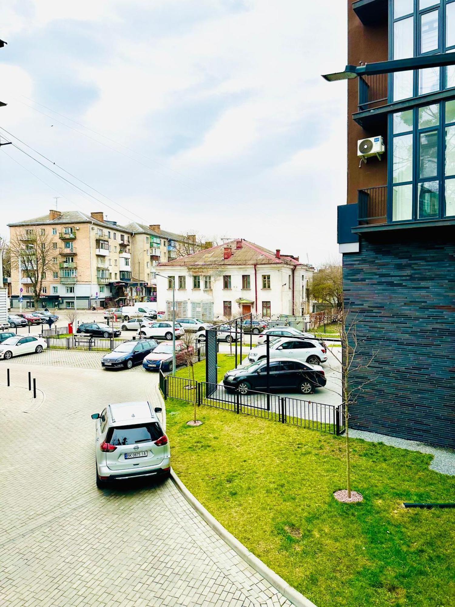 Comfortable Apartments With A Coffee Machine In The City Centre, Zlata Plaza Rivne Esterno foto